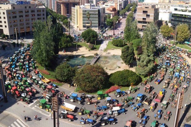 tractors tarragona referendum   Iu Forn