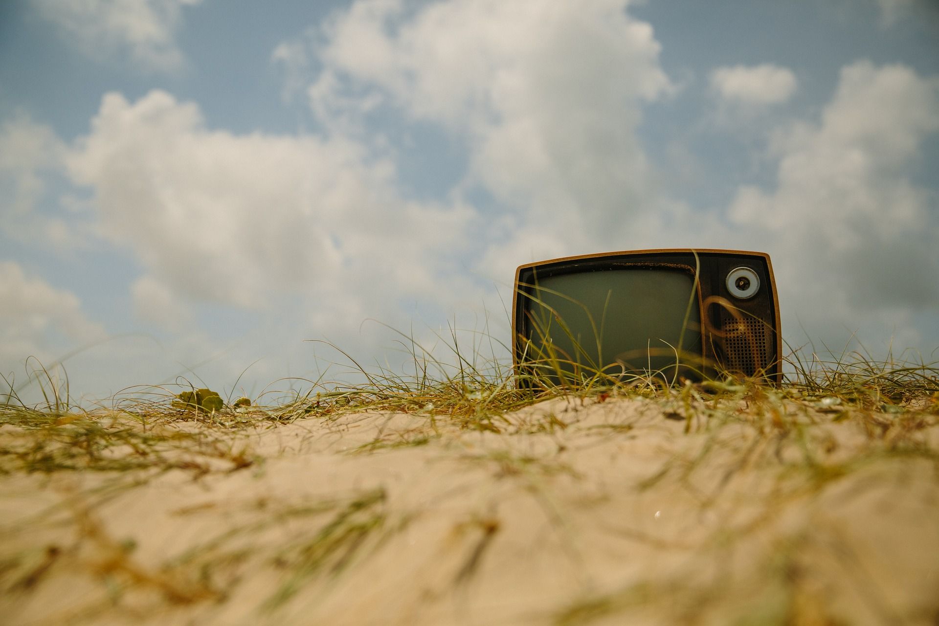 La televisión pierde terreno, año tras año