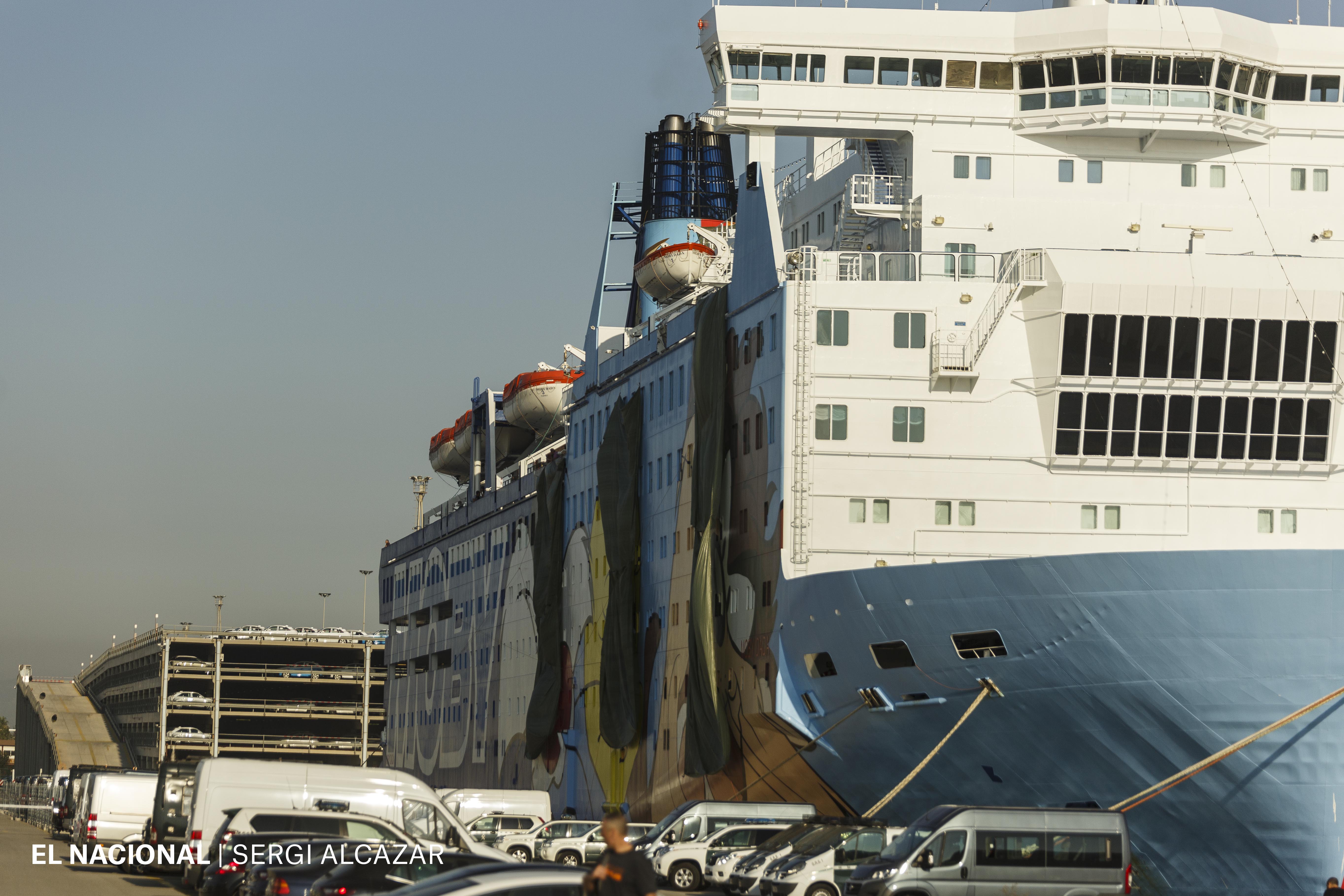 Los barcos de la policía española alargan ahora su estancia hasta el 2 de noviembre