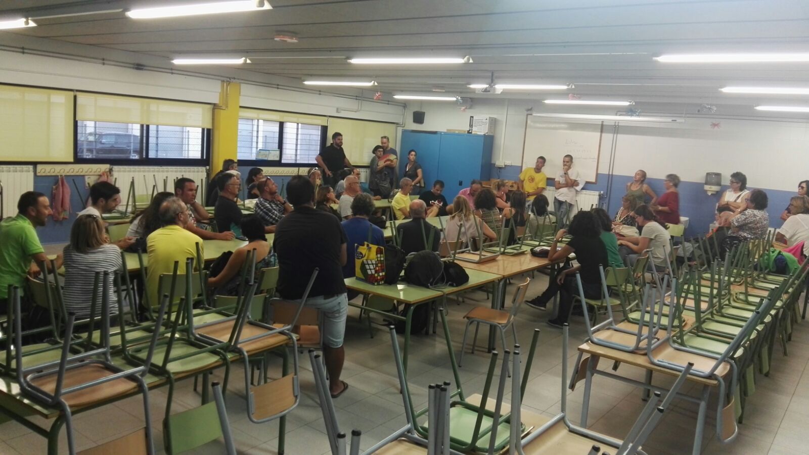 Los votantes duermen en las escuelas para asegurar el referéndum