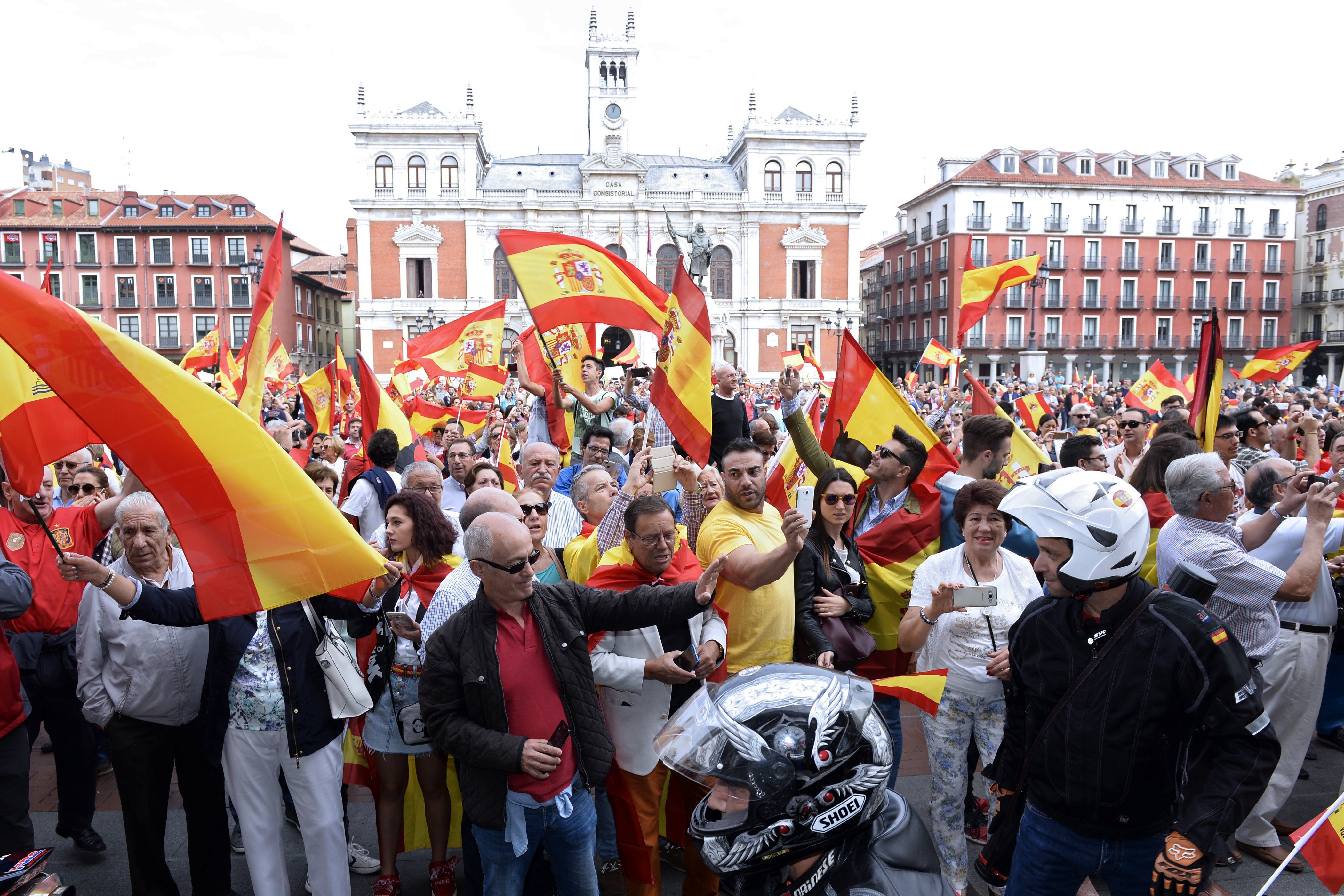 Amenazas de los manifestantes unionistas de Valladolid contra activistas prorrefugiados