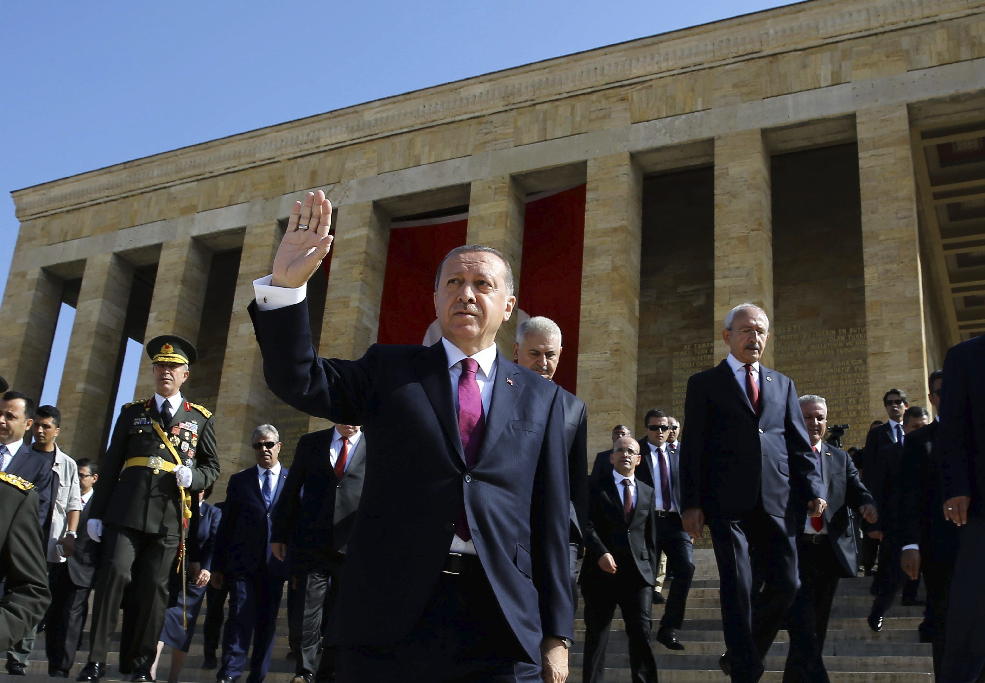 Cambios en el Gobierno turco a raíz de la dimisión del ministro del Interior
