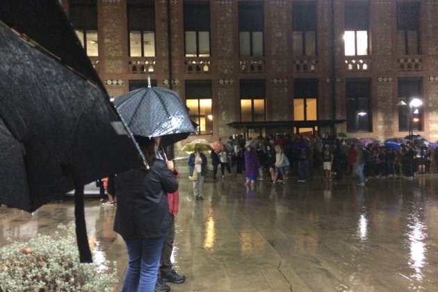 Plou a les corts  Marta Lasalas