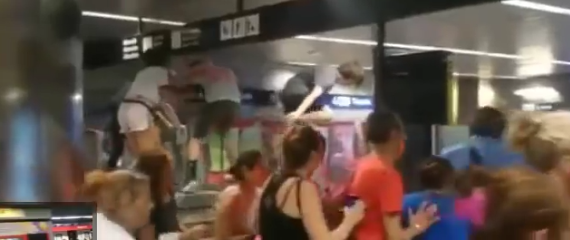 Vídeo: Pánico en el metro de Barcelona al confundir unos gritos por un atentado