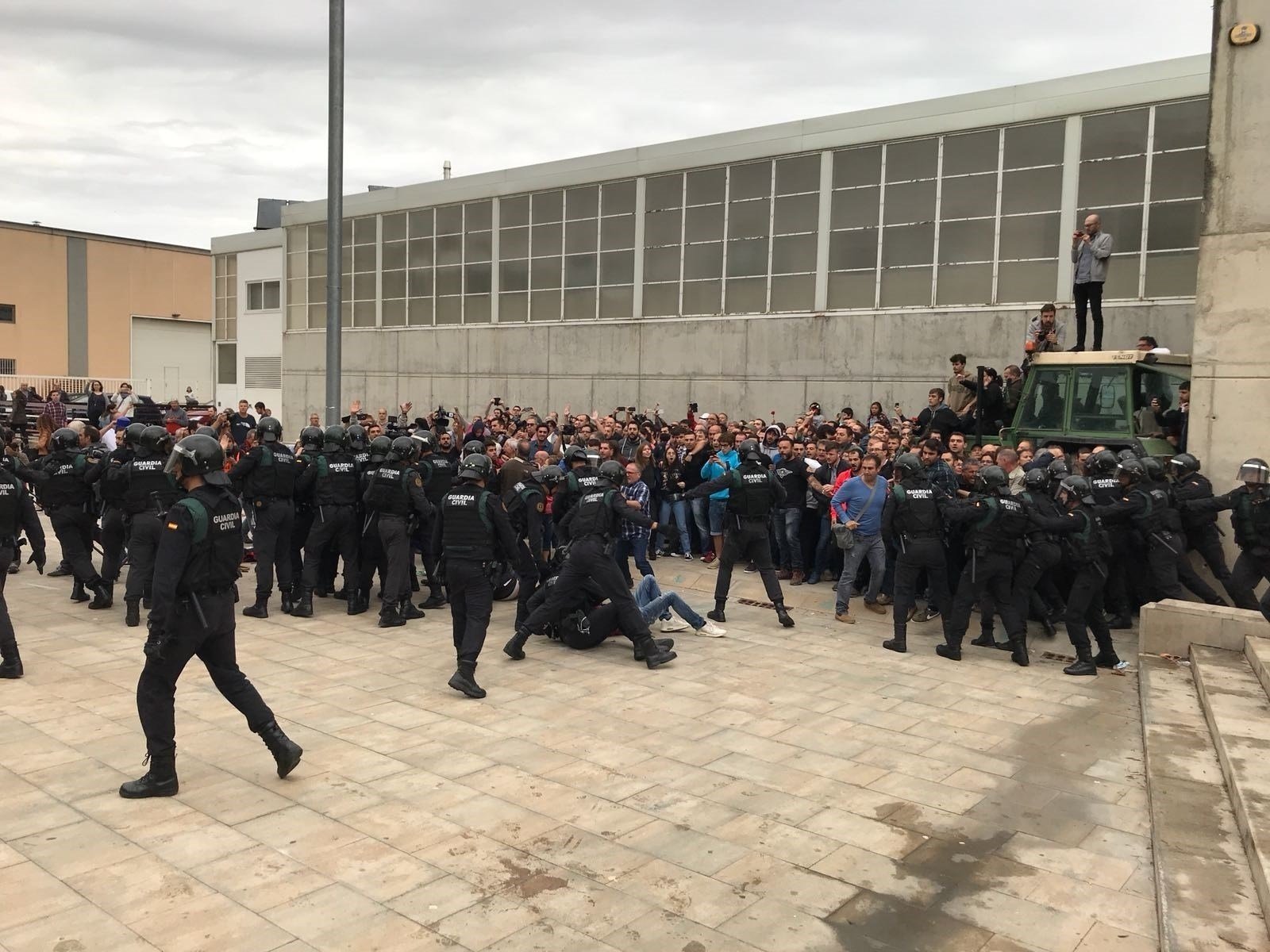 Spain's Civil Guard surround the polling station of Catalan president Puigdemont