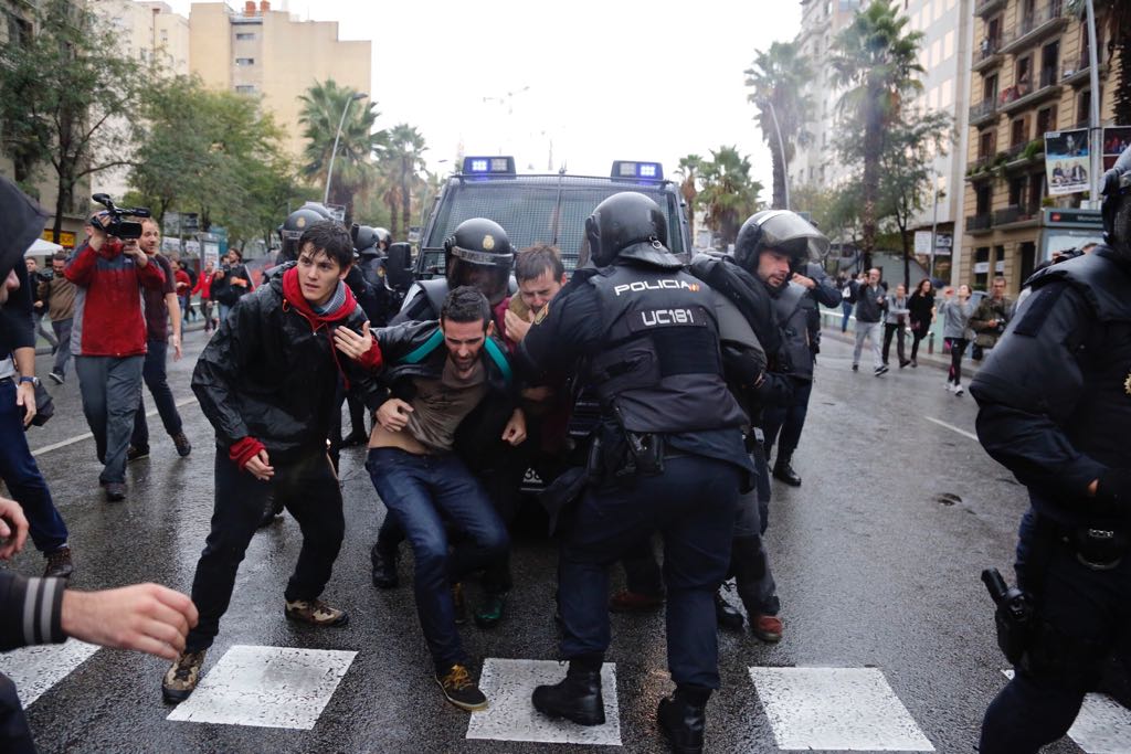 Zoido s'ha gastat 31,7 milions públics per pagar la policia espanyola