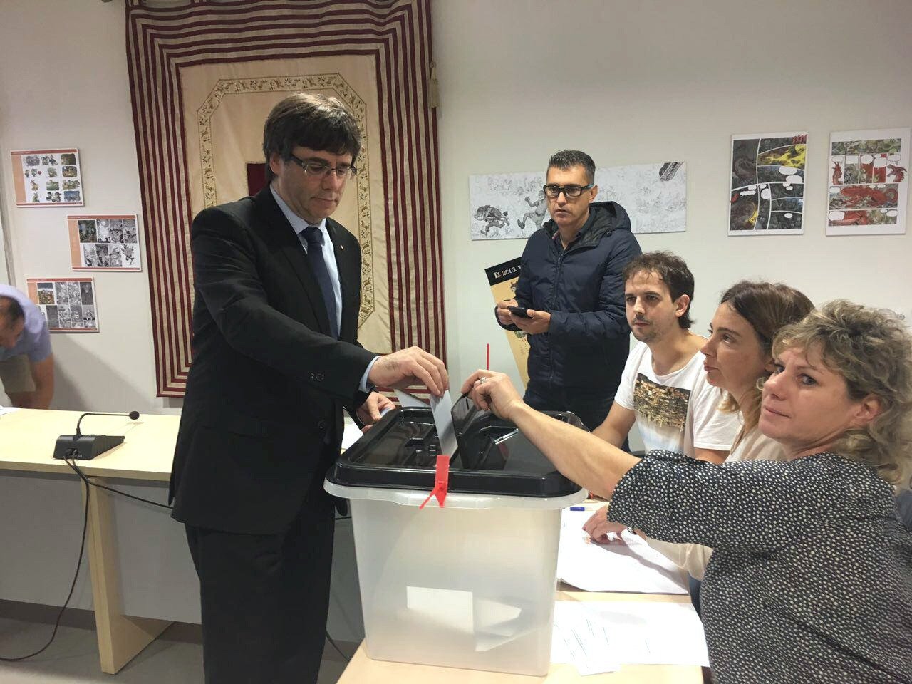 Catalan police detected Civil Guard operation to prevent president Puigdemont from voting