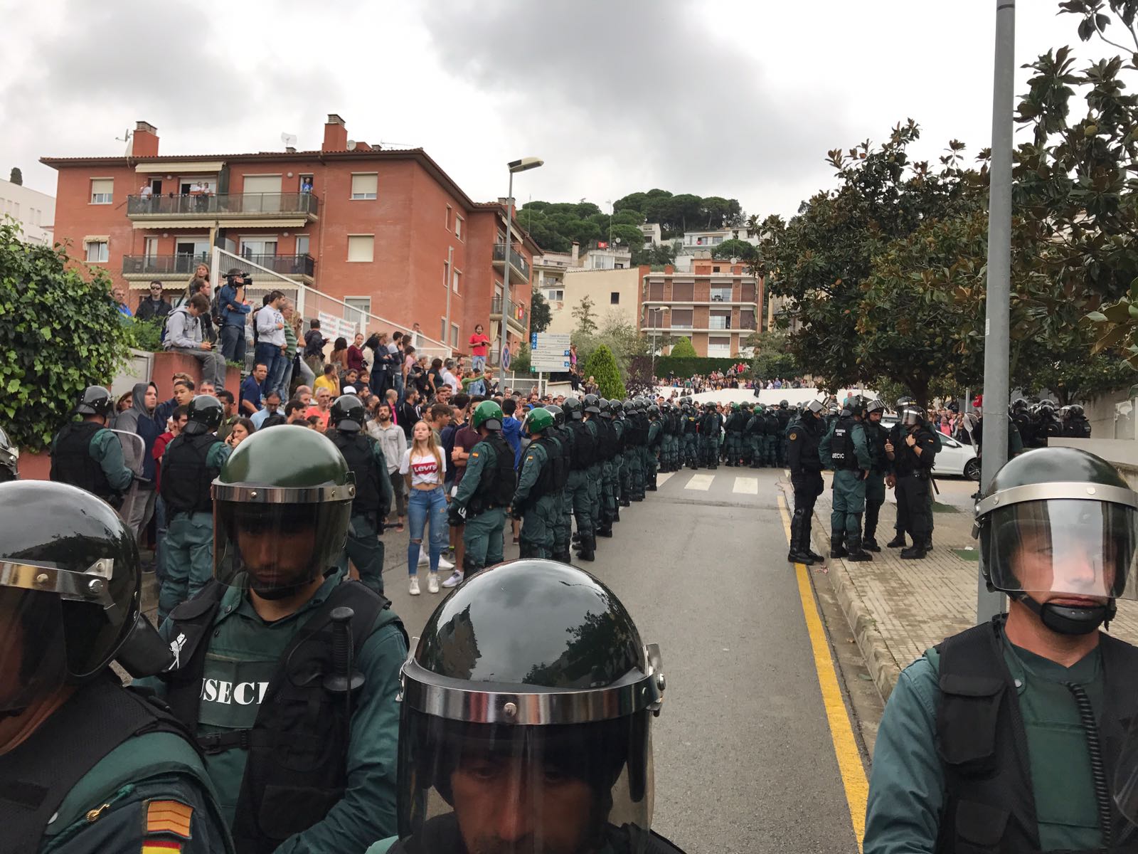 Más de 100 guardias civiles impiden votar con violencia en todo Sant Cebrià de Vallalta