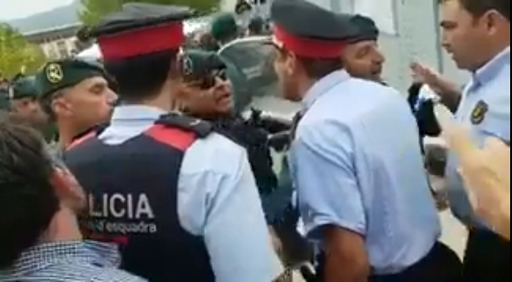 Mossos s'encaren a la Guàrdia Civil i li retreuen la seva actitud