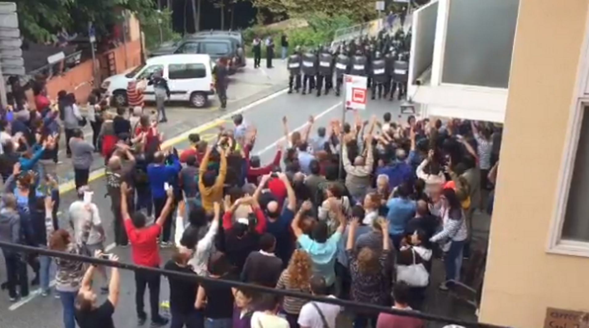 La Guàrdia Civil arremet en formació contra veïns en dos pobles