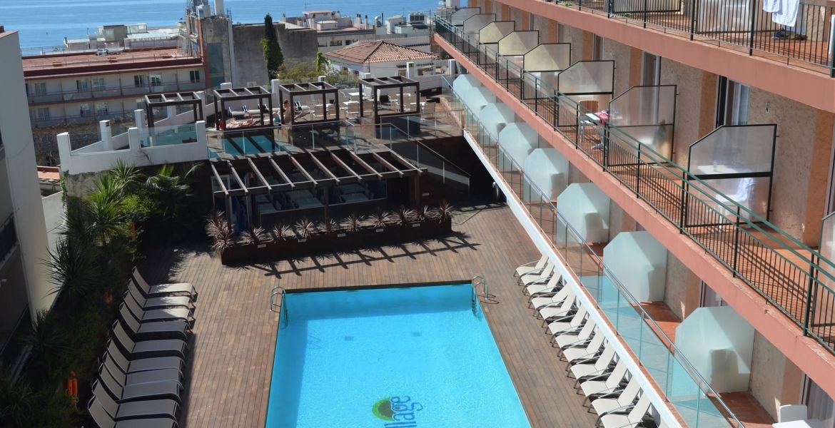 Un hotel de cuatro estrellas de Lloret pincha durante un año la luz de la calle