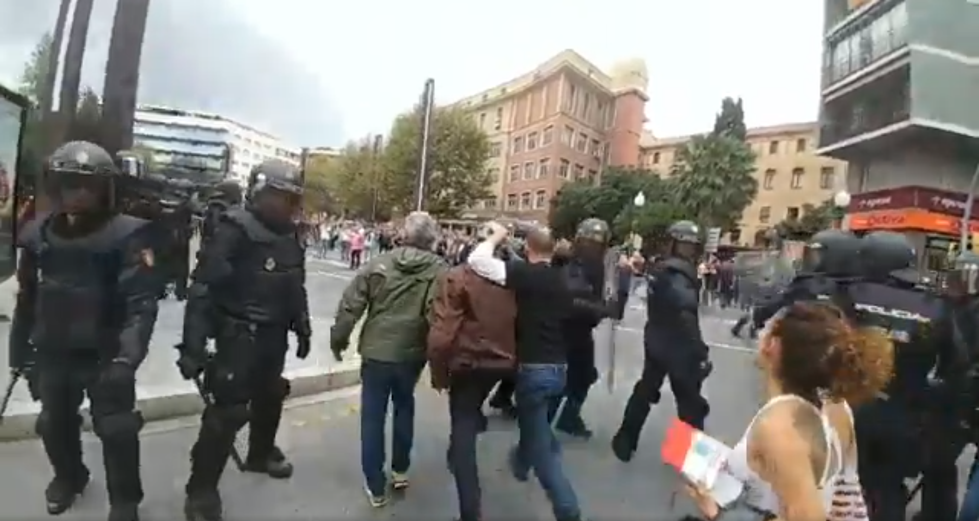 Vídeo: El president d'ERC a Tarragona, ferit per la Policia Nacional