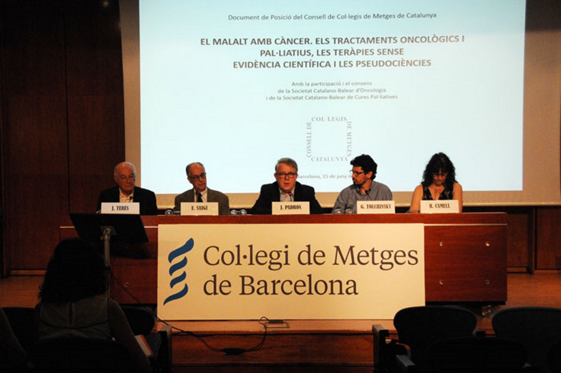 Els metges condemnen "les actuacions violentes" dels cossos policials de l'Estat