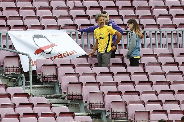 Camp Nou democràcia pancarta Efe