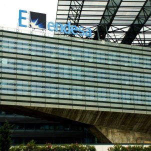 Las grandes eléctricas se quedan fuera del contrato de la luz de Barcelona