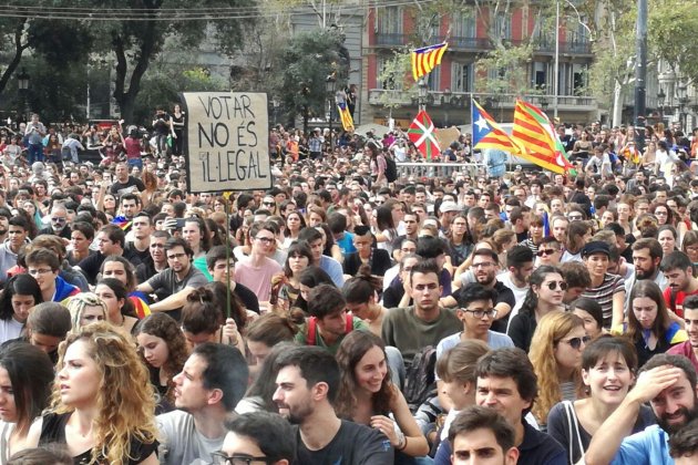 Manifestación estudiantes plaza catalunya / marco acelga|pánfila