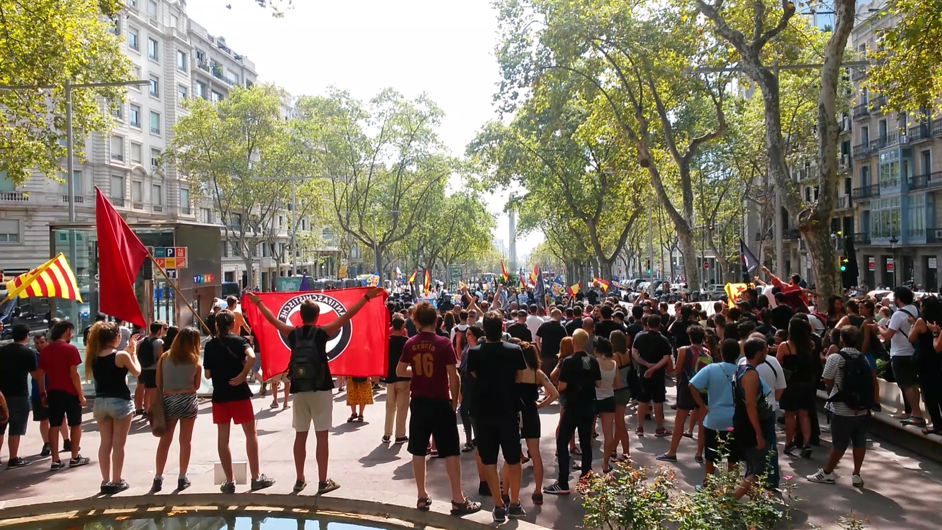 La CUP planta cara als feixistes a Gràcia