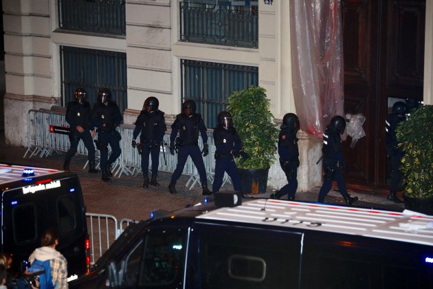 policia nacional via laietana sortida - sergi alcazar