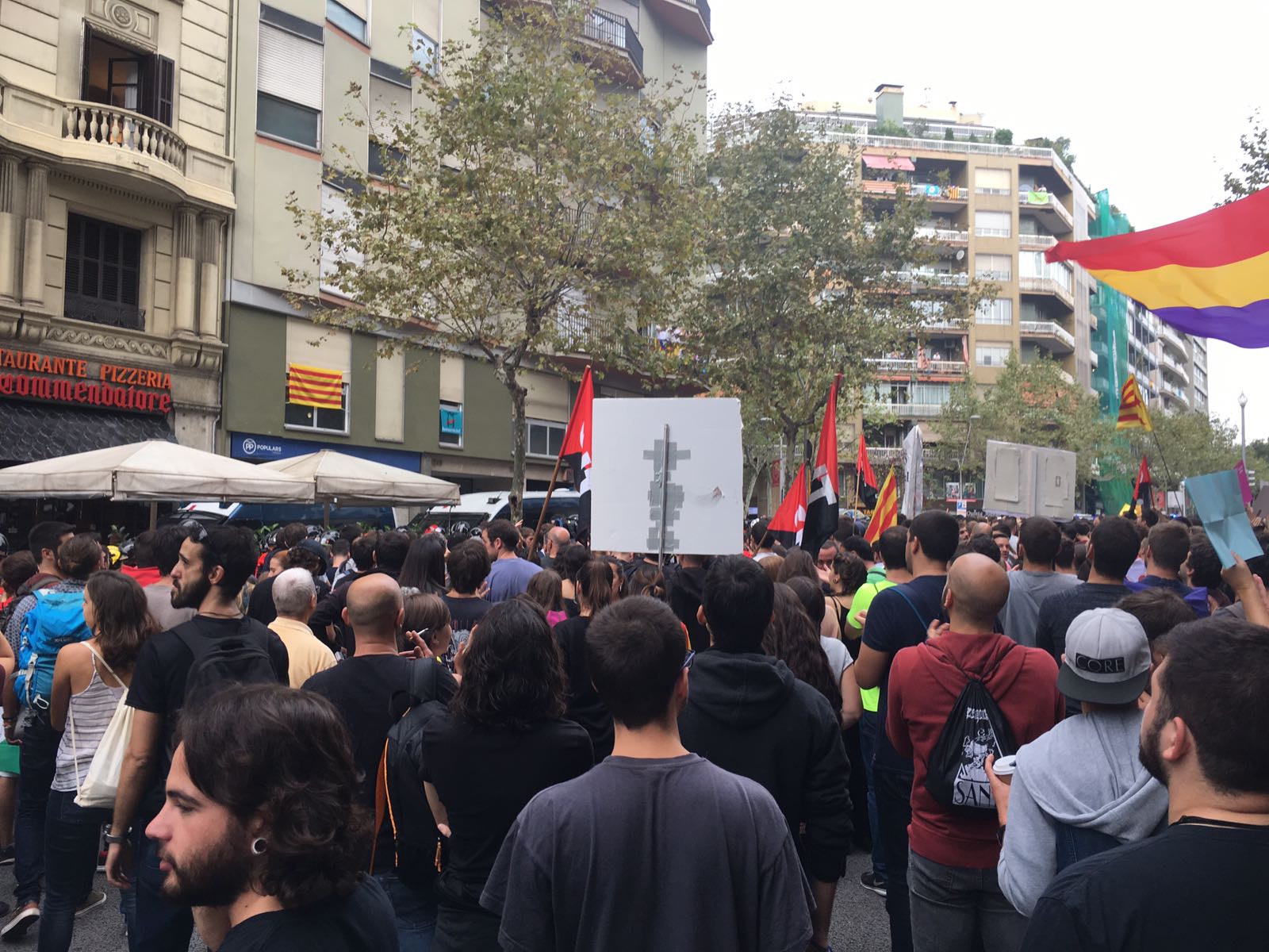 Plantada davant la seu del PP contra la violència policial