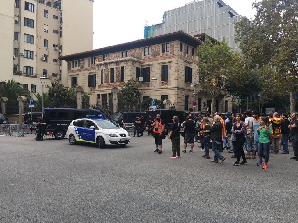 Els joves detinguts a la Delegació del govern espanyol: "No vam agredir ningú"