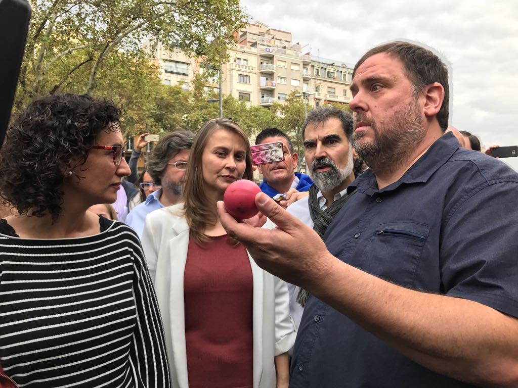 Junqueras acusa la policia d'utilitzar armament prohibit