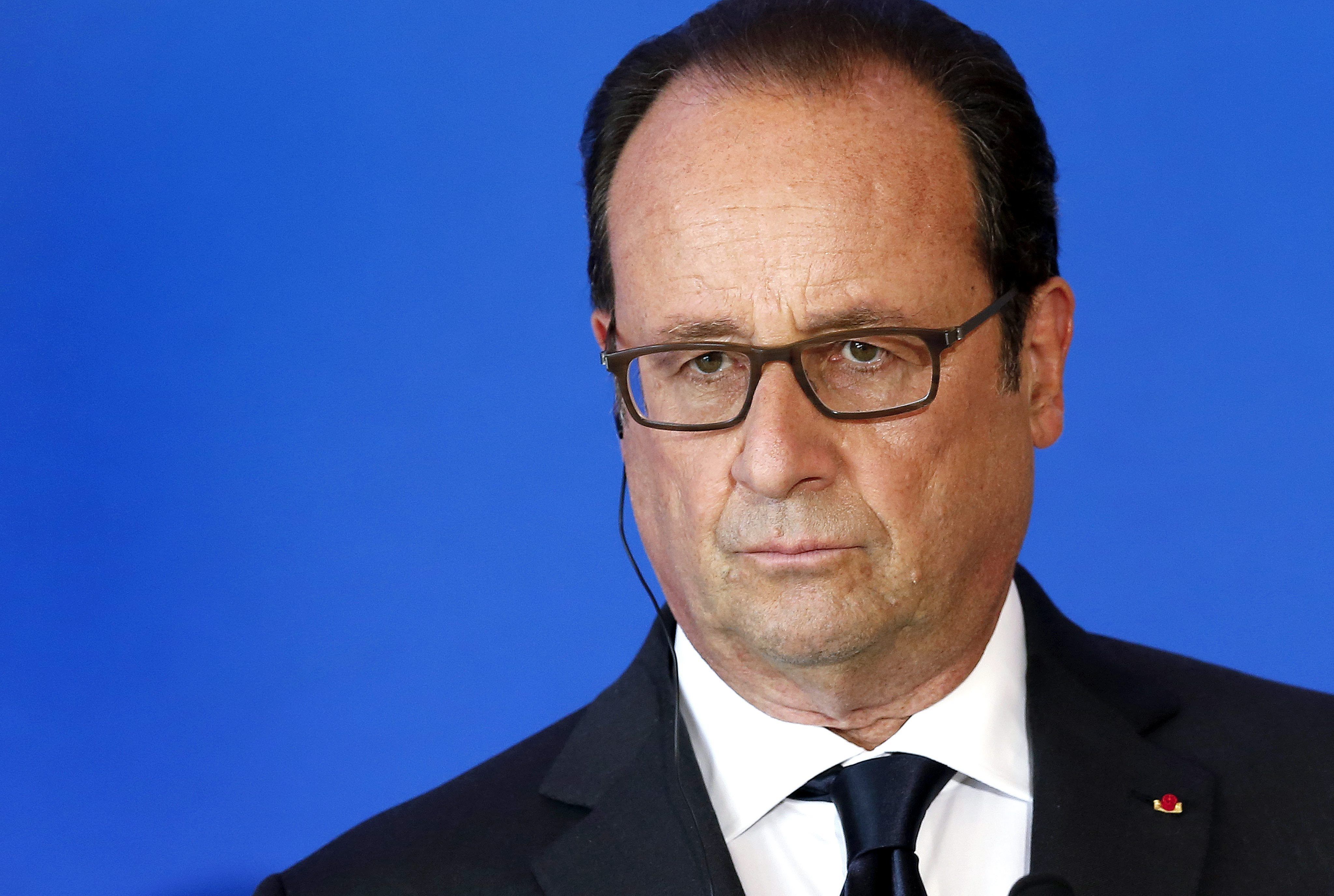Hollande assoleix nivells mínims de popularitat