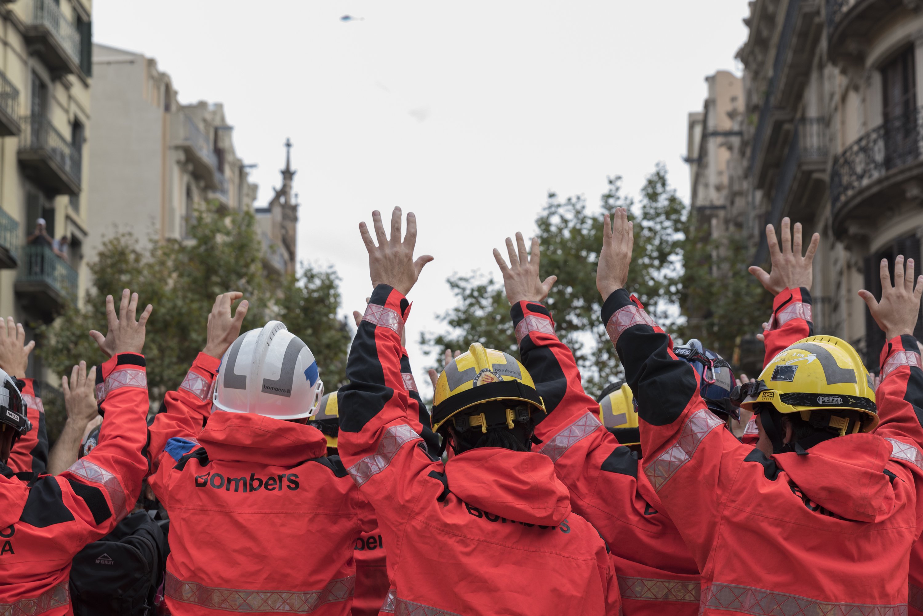 A la delegació del Govern espanyol: “Menys policies, més bombers”
