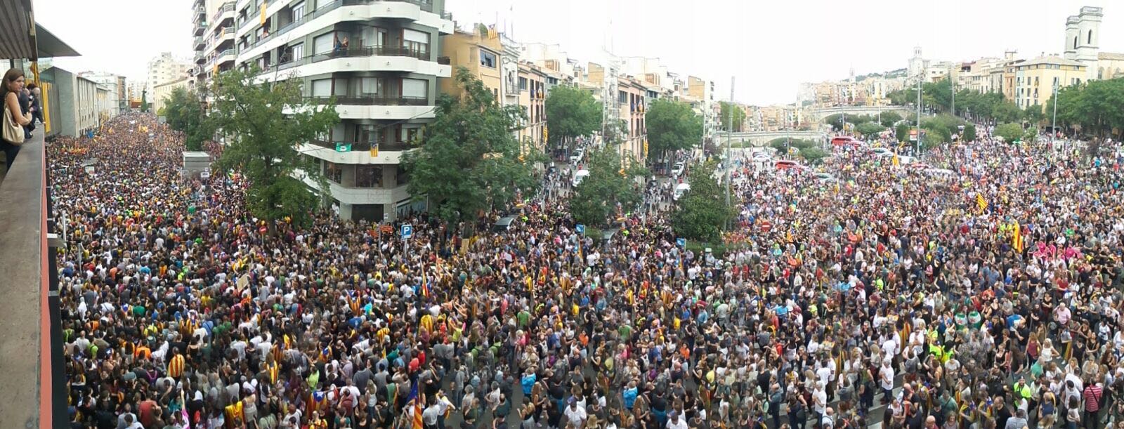 Una manifestació massiva a Girona demana la dimissió de Millo
