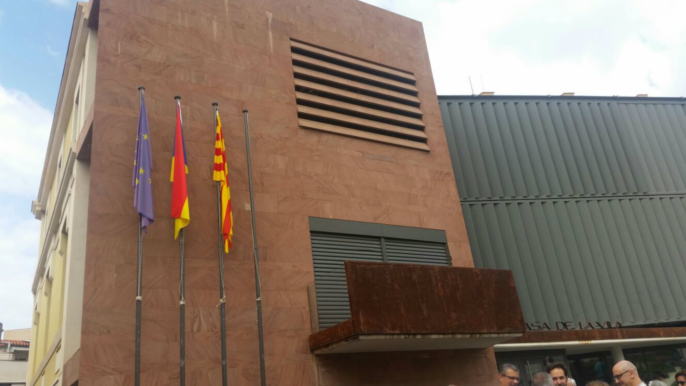 Manresa, Cerdanyola, Figueres, Gelida i Tàrrega despengen la bandera espanyola