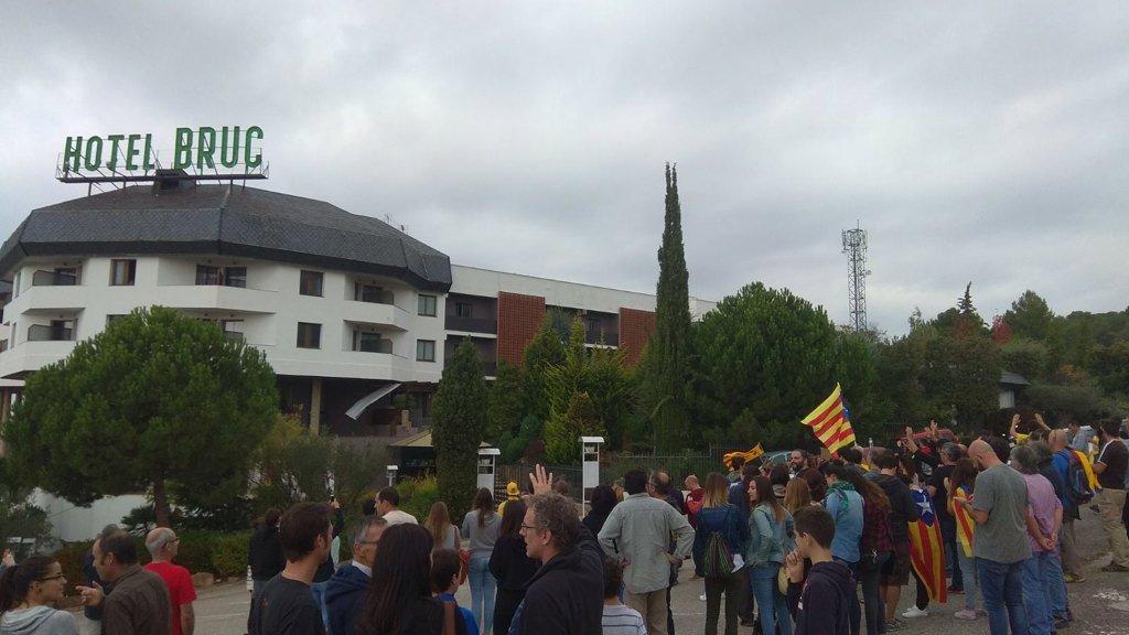 Unos 50 guardias civiles abandonan el Hotel Bruc a petición de la dirección