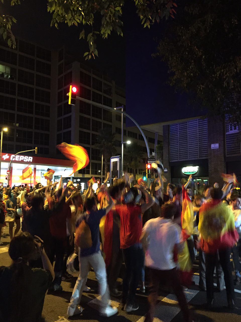 Una manifestación ultra recorre el barrio de Gracia