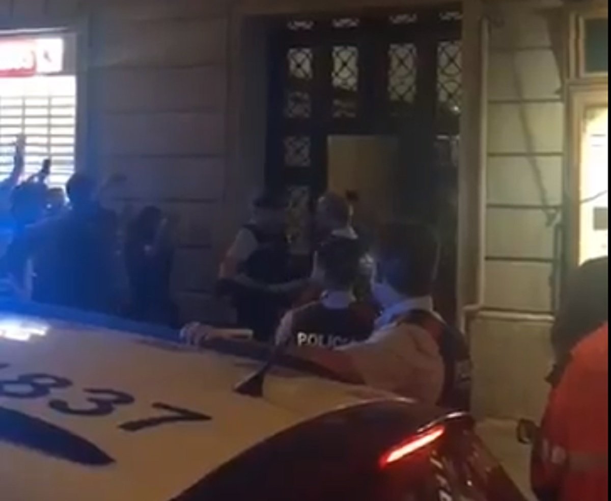 Bombers redueixen un grup de suposats infiltrats i alerten els Mossos