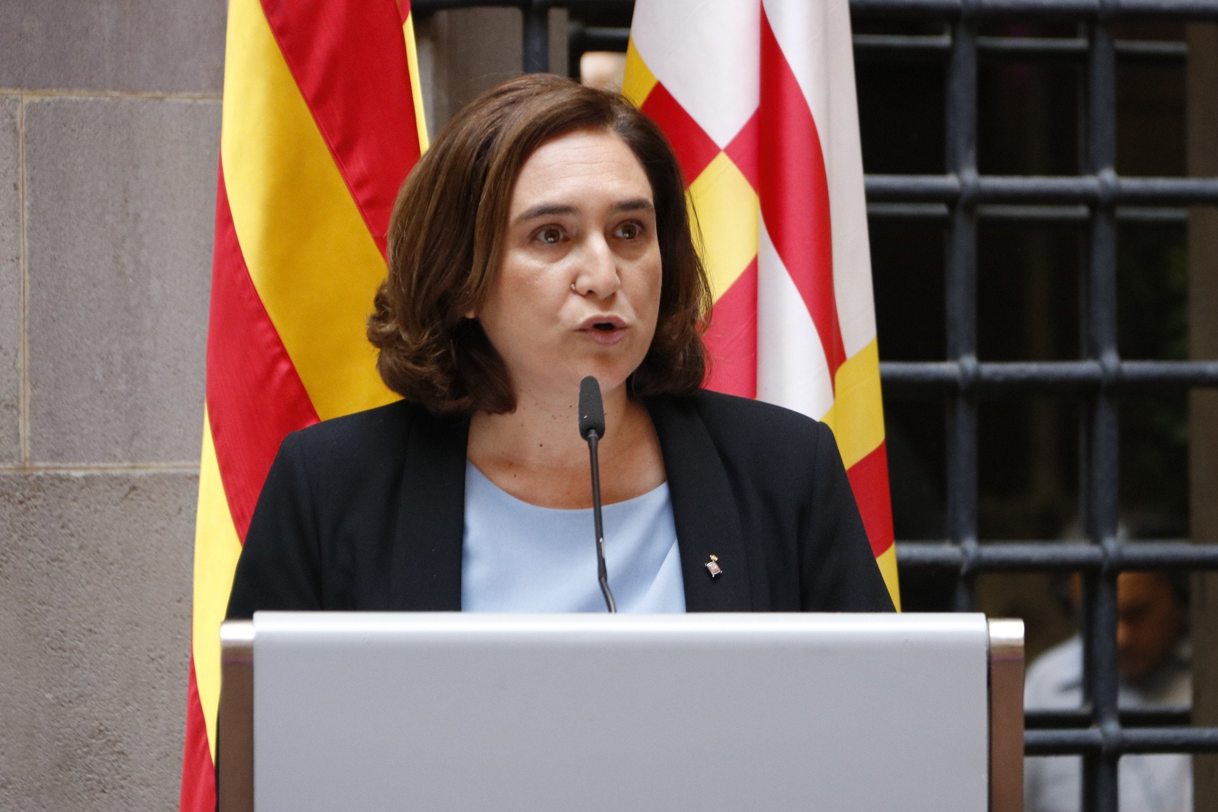 Barcelona mayor against unilateral declaration of independence or removing Catalonia's autonomy