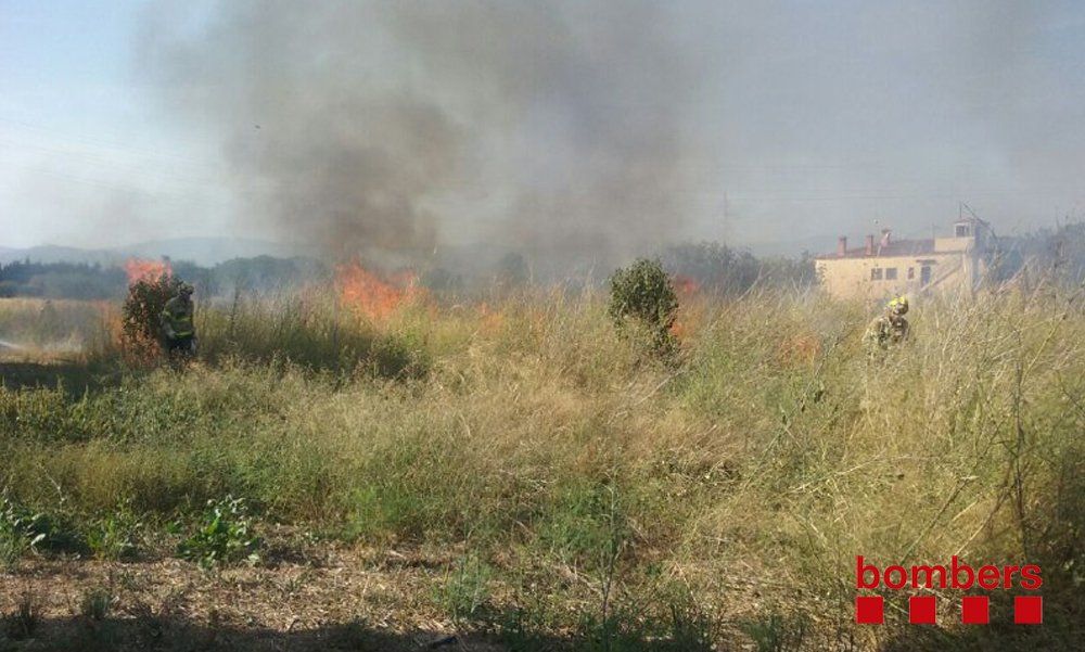 Tres incendis cremen a Catalunya