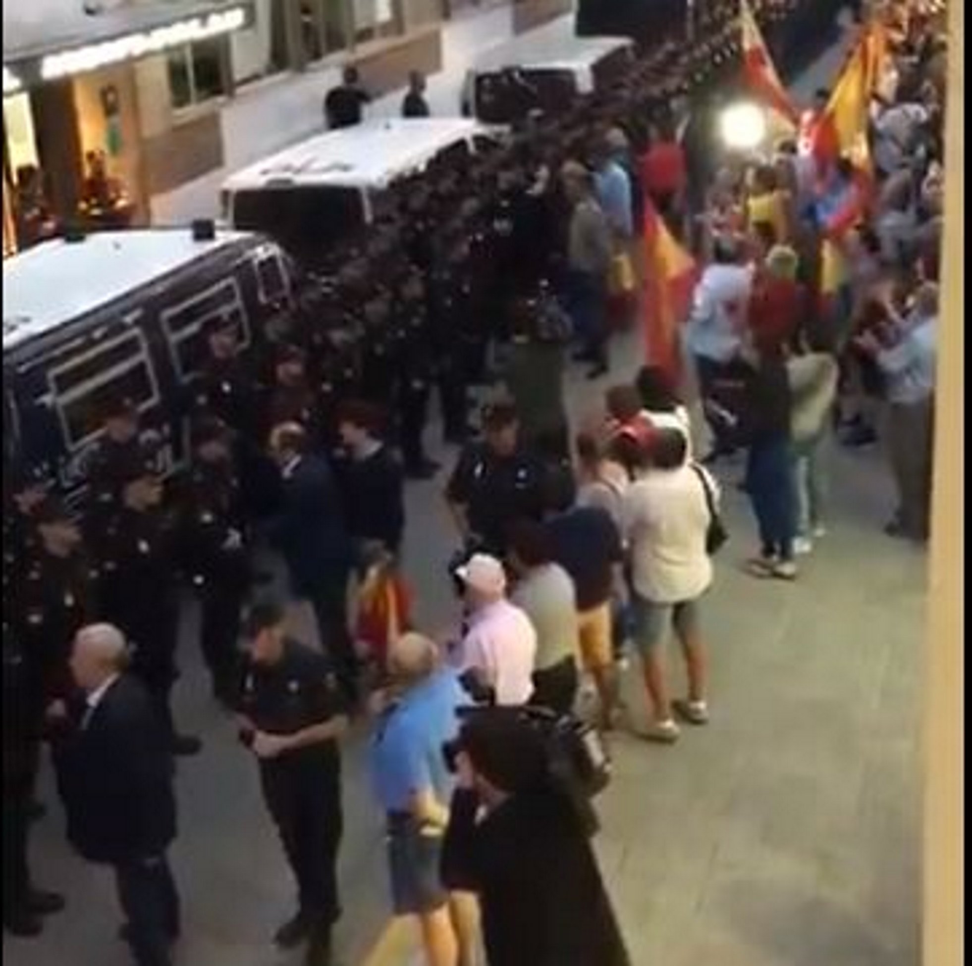 La Policia Nacional rep en formació dirigents del PP a Pineda