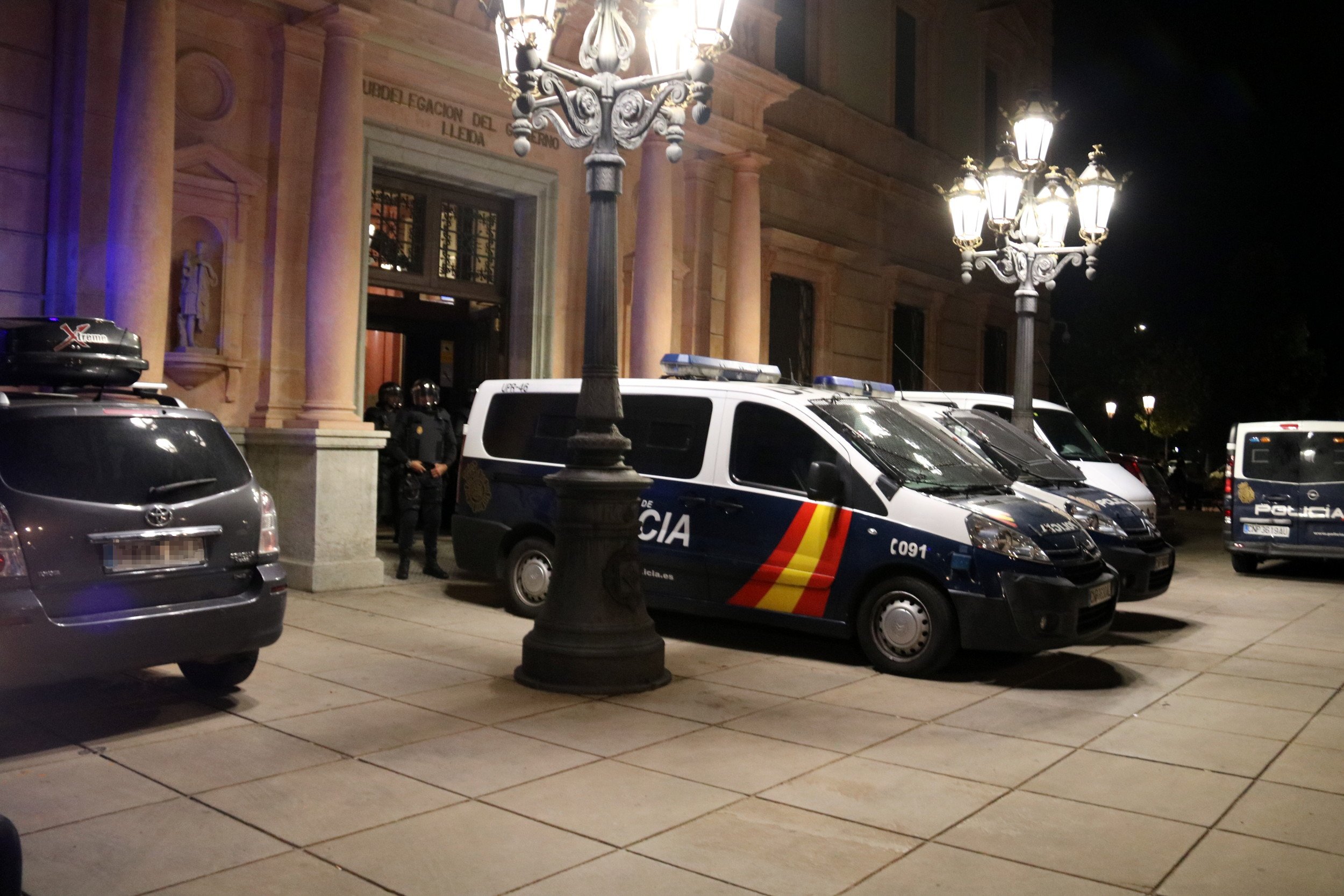 Vecinos de Lleida denuncian el acoso de la policía española