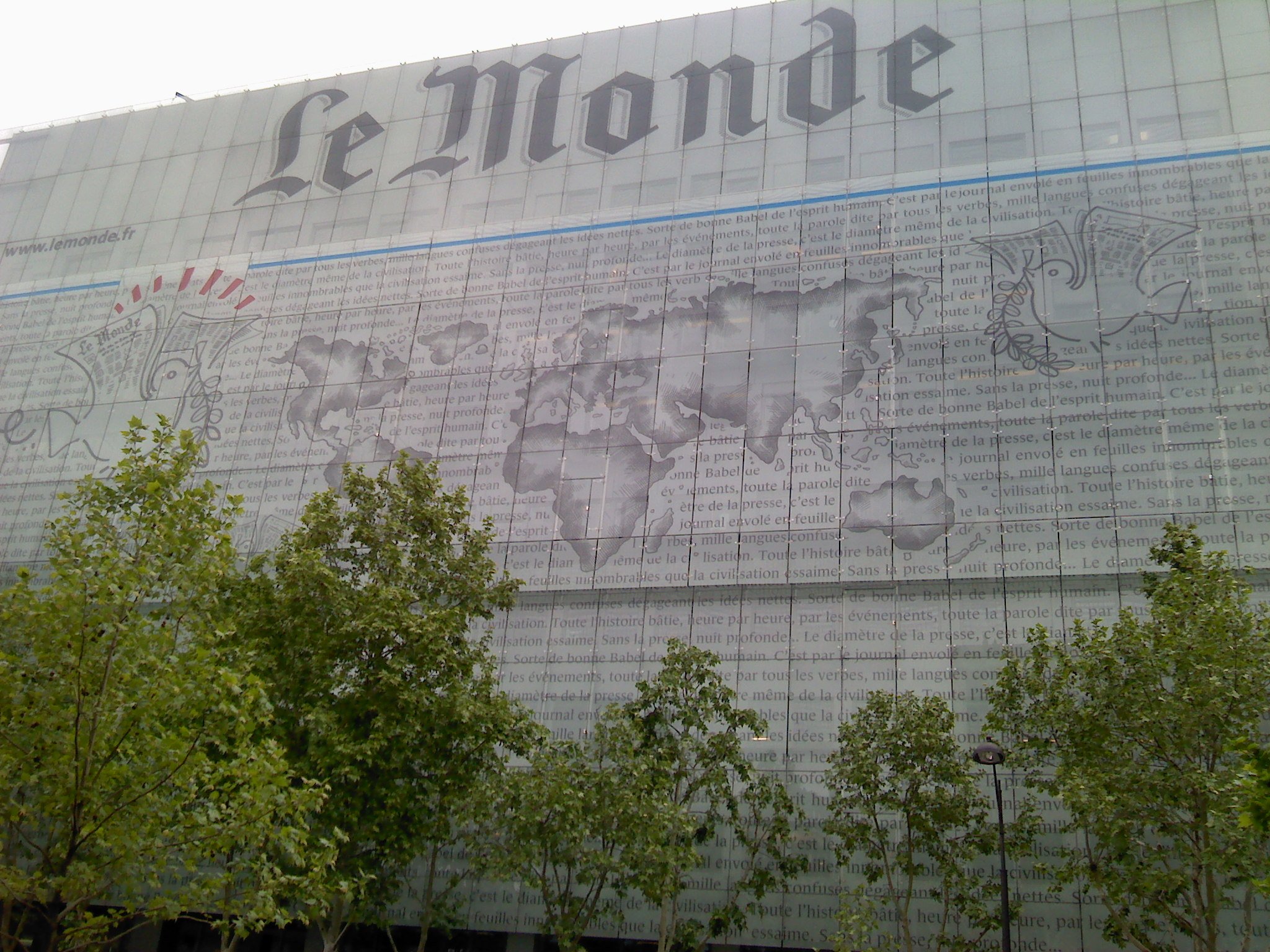 'Le Monde' responsabiliza al Rey y a Rajoy de agravar el conflicto