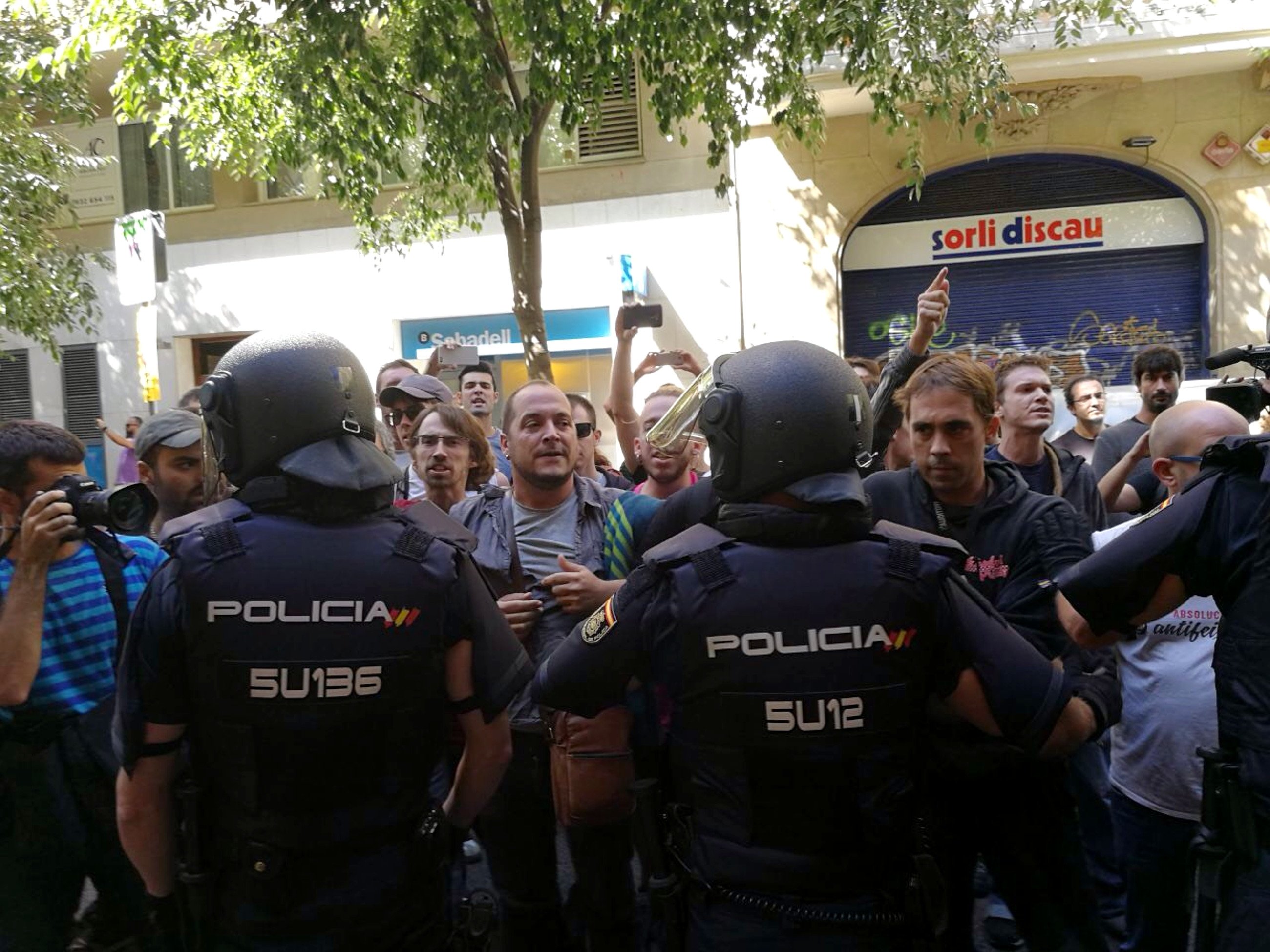 La CUP informa la Junta Electoral d'una concentració ultra davant la seva seu