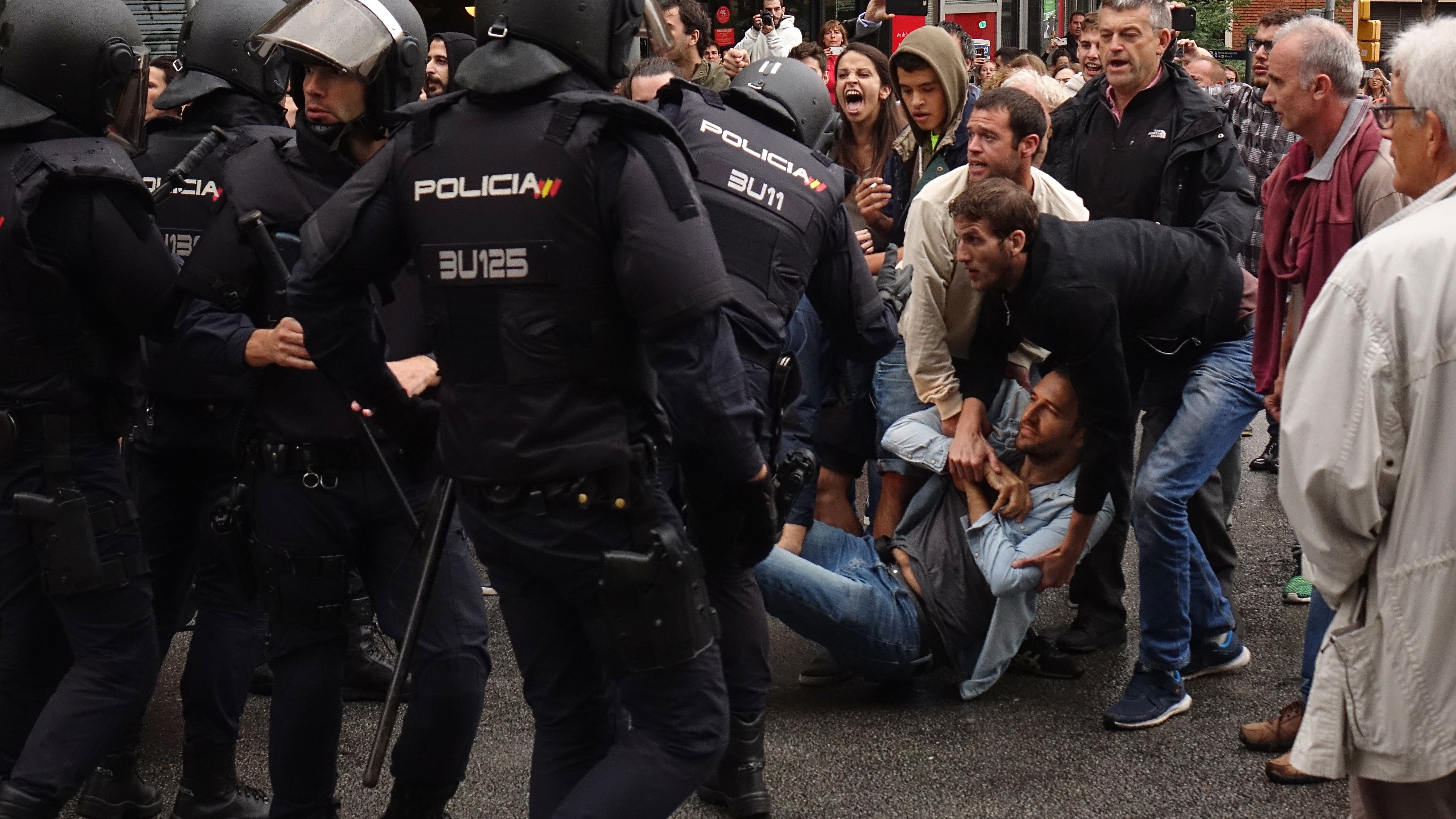 Police videos of attacks against Catalan referendum published