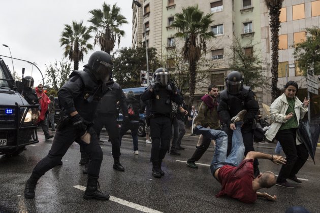 1-O referendum policia Nacional - Sergi Alcazar