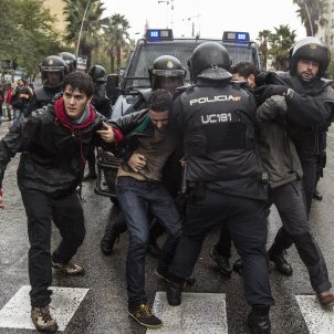 1-O referendum policia Nacional - Sergi Alcazar