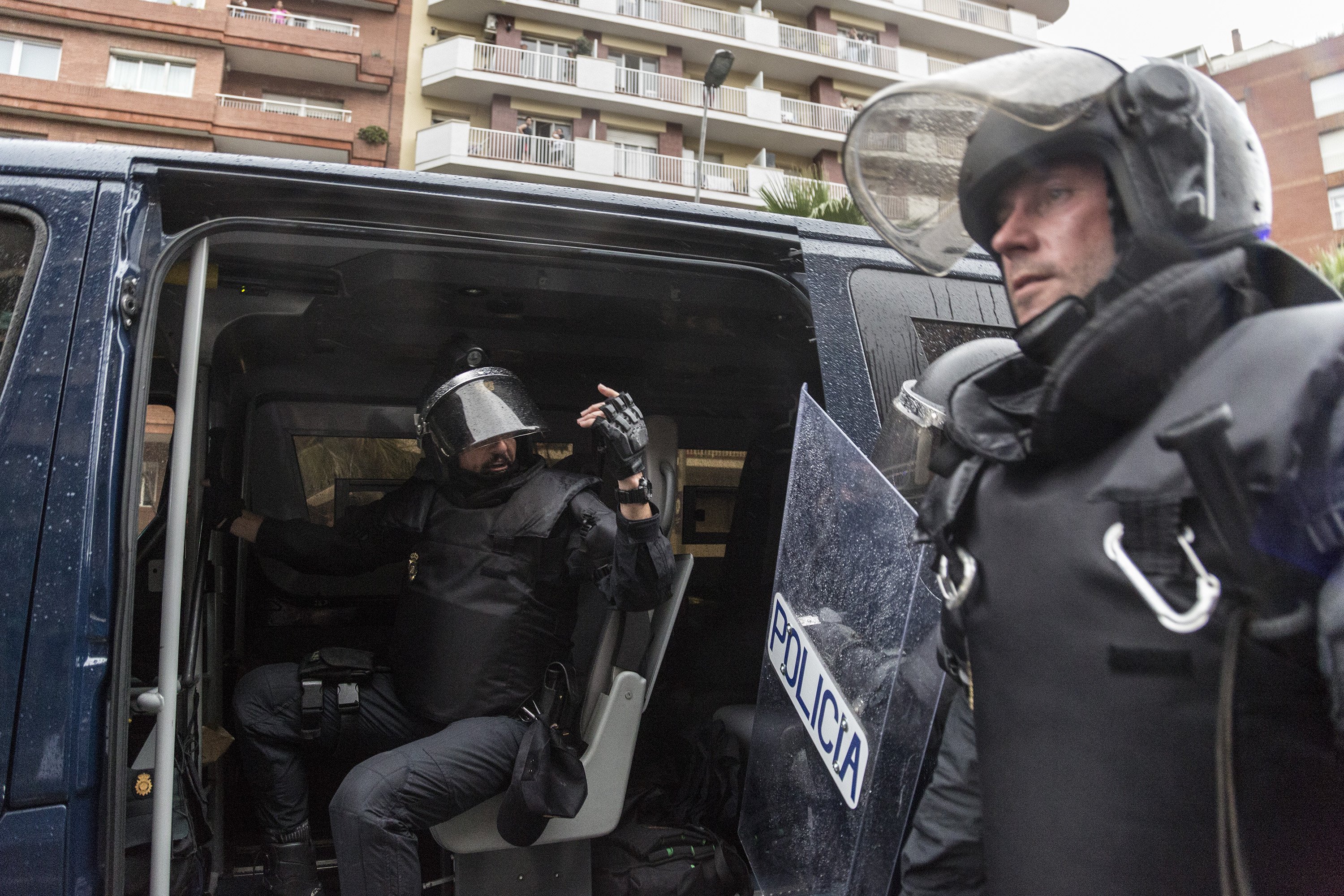 Five further Spanish police officers cited under investigation for actions during Catalan referendum