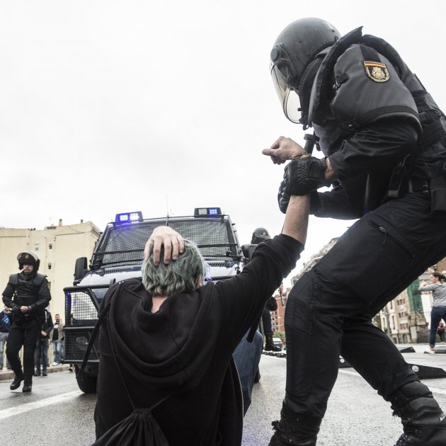 1-O referendum policía Nacional - Sergi Alcazar