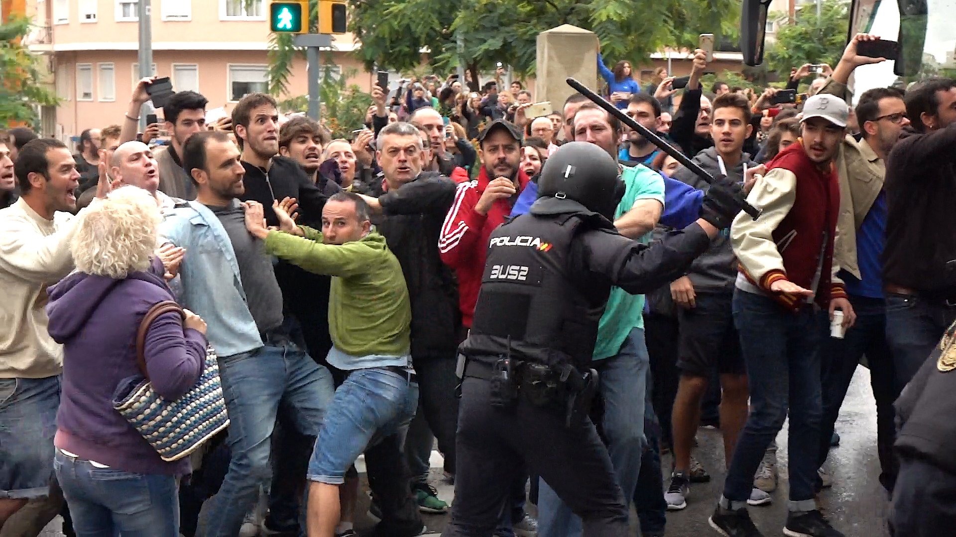 La policía española culpa ahora a los Mossos de las cargas del 1-O