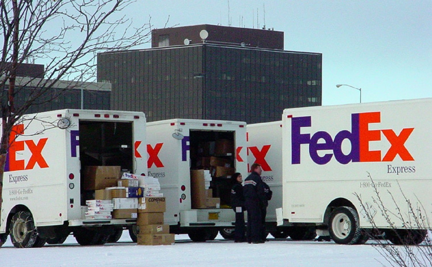 L'empresa de transports FedEx obre un centre d'operacions a Barcelona