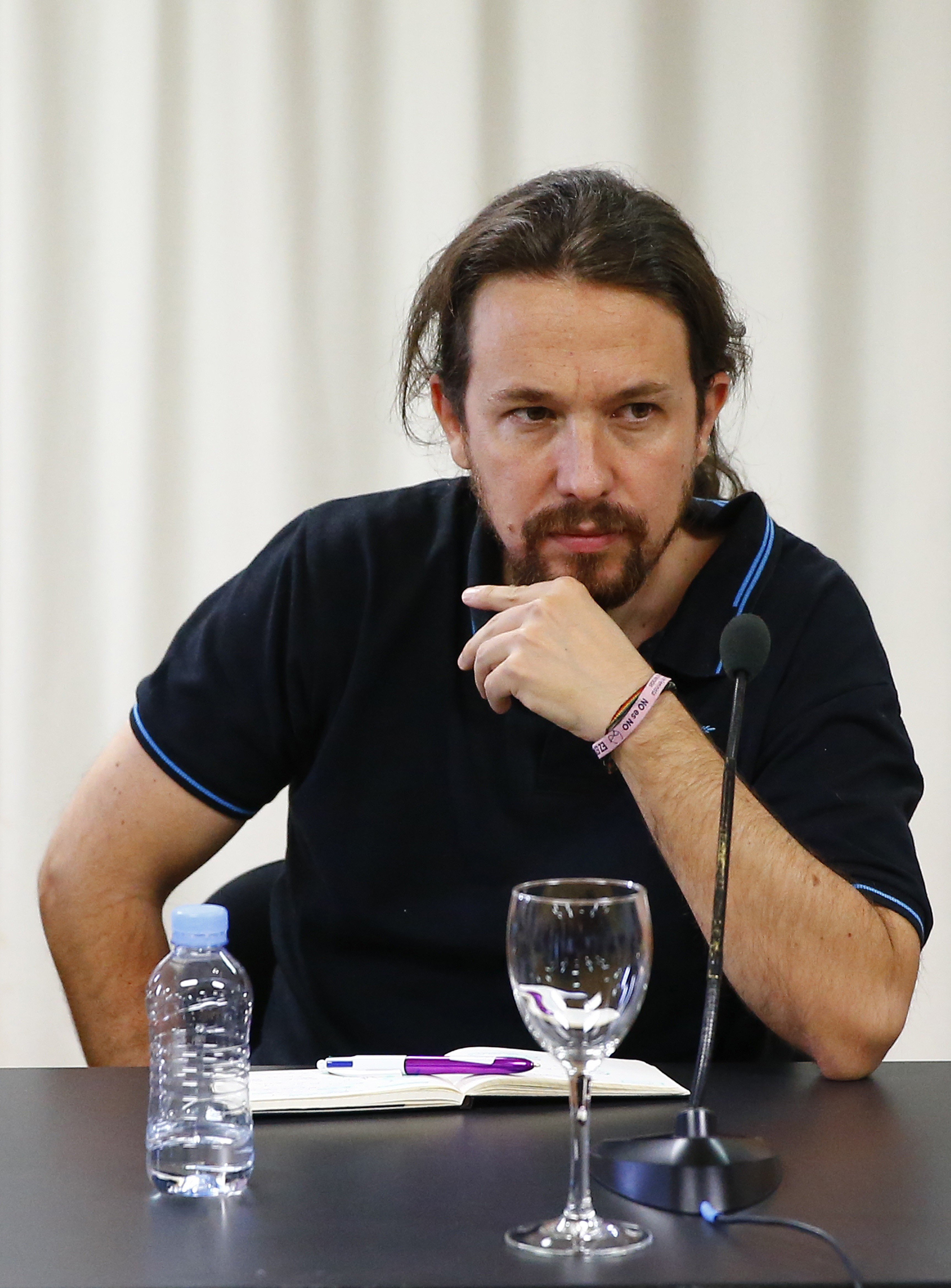 Pablo Iglesias asks Puigdemont to renounce unilateral independence