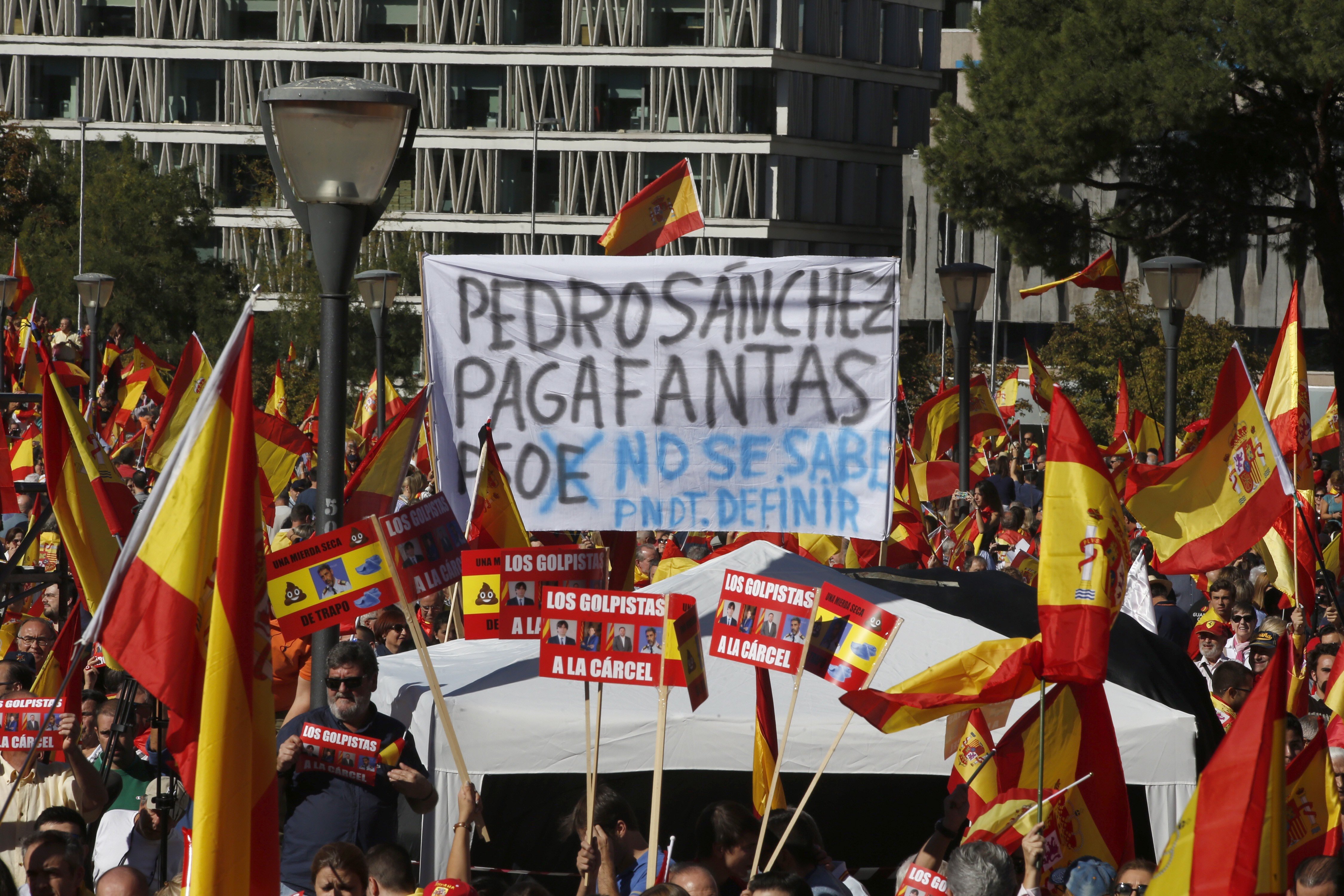 Multitudinària concentració a Madrid a favor de la unitat d'Espanya