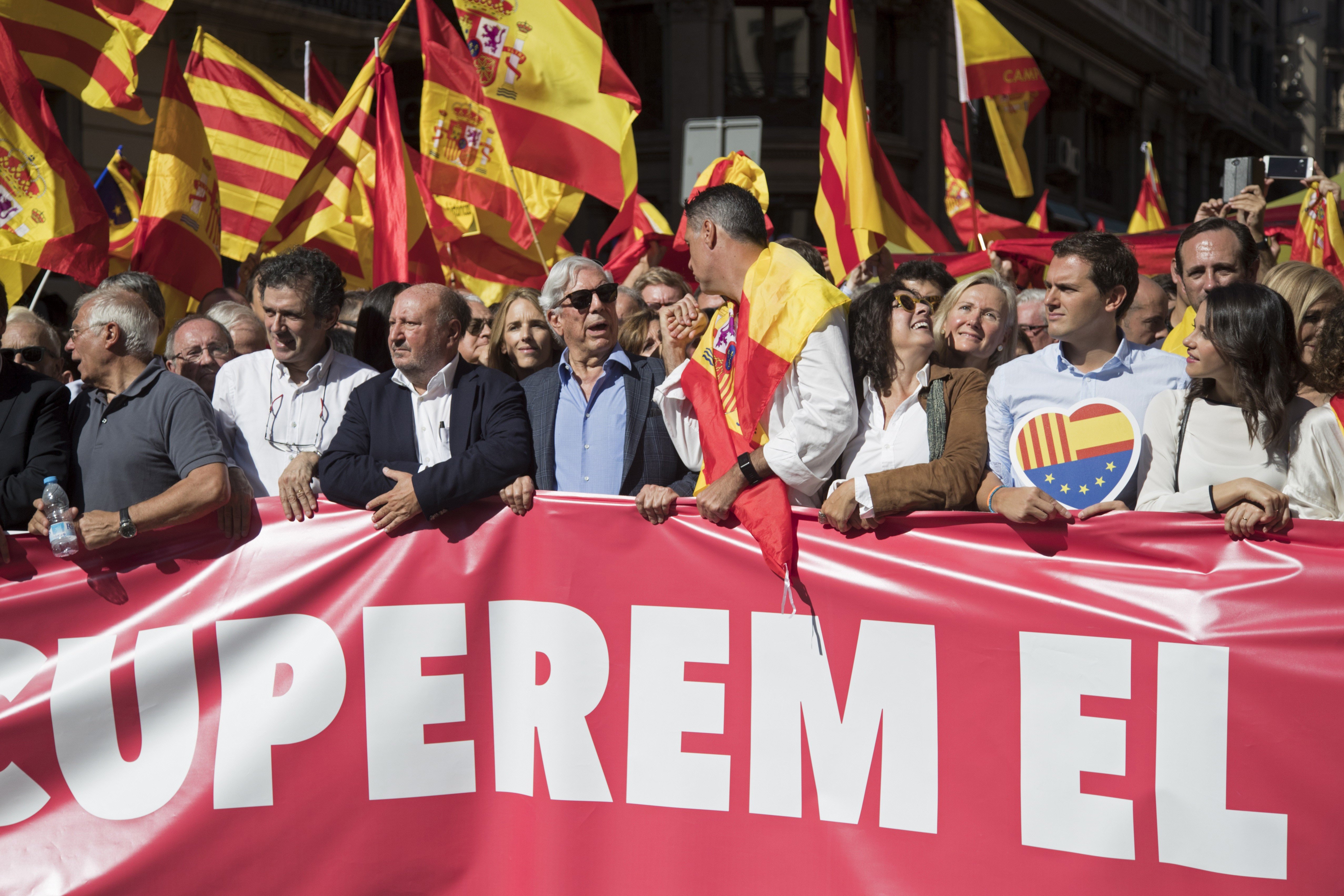 Vargas Llosa asegura que muchos catalanes no quieren el "golpe de estado"