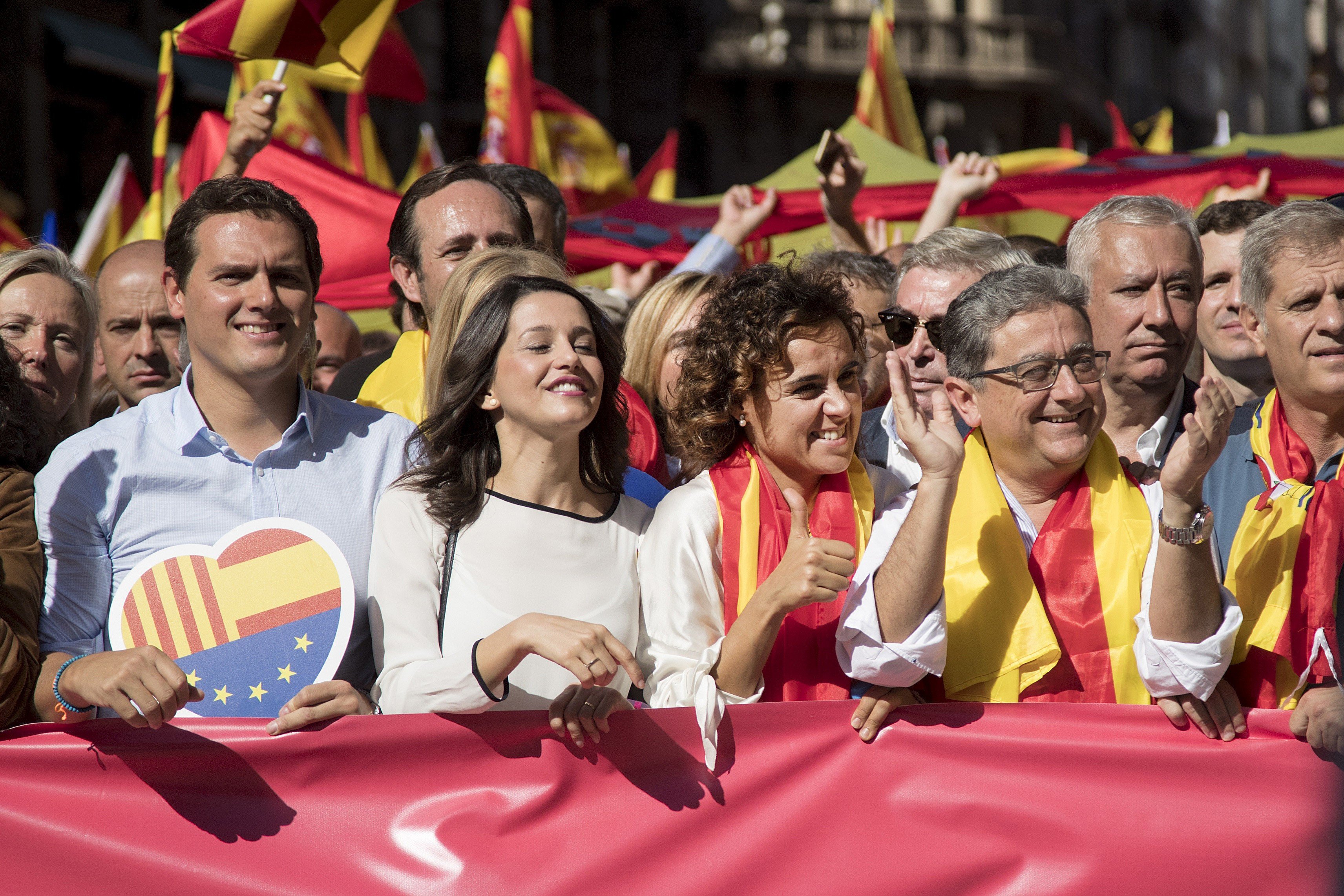 Dirigentes de PP, Cs y PSC en la manifestación de SCC por la unidad de España