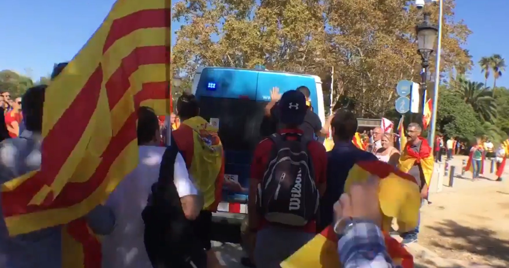 Incidentes contra los Mossos después de la manifestación españolista